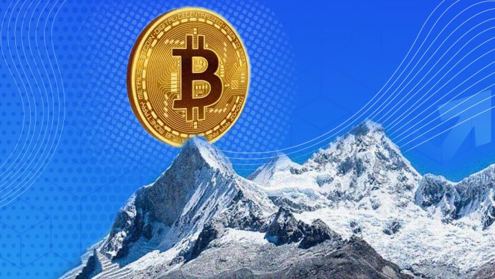 Bitcoin en cima de montaña